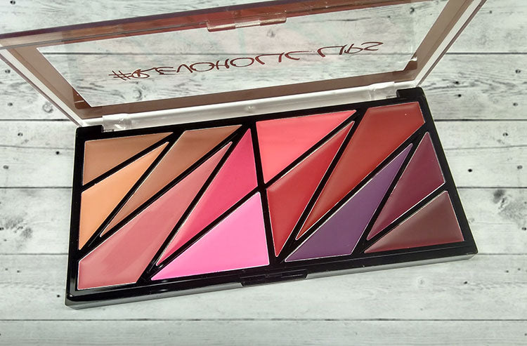 REVOLUTION Revoholic lips Paleta de labios